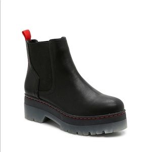 NWOT MIA platform Chelsea boot!